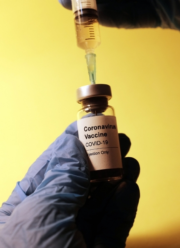 AMERICAN COLLEGE OF PHYSICIANS ATUALIZA RECOMENDA��ES SOBRE VACINA��O CONTRA COVID-19 PARA 2025-2026